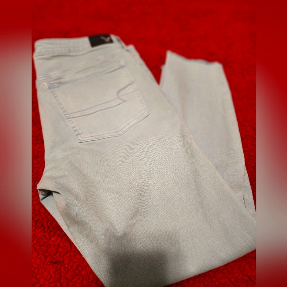 American Eagle Light Wash Jeans
